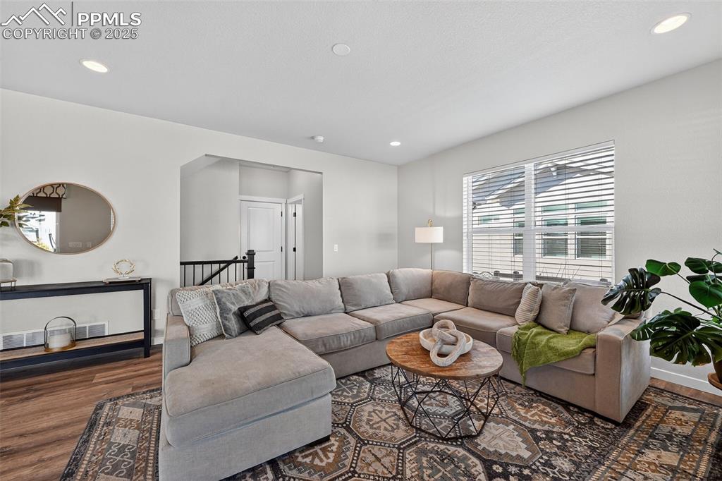 Image 14 of 43: Large great room!