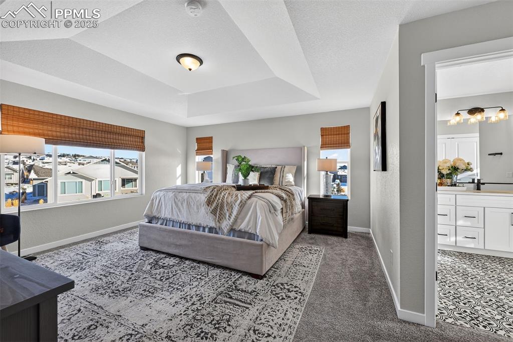 Image 19 of 43: Large Master bedroom with bathroom en-suite!