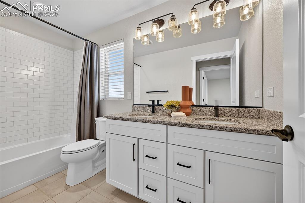 Image 25 of 43: Secondary bathroom with double vanity and large mirror