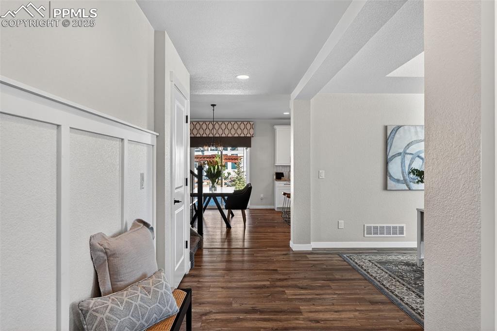 Image 5 of 43: Beautiful upgrades with focus walls throughout!