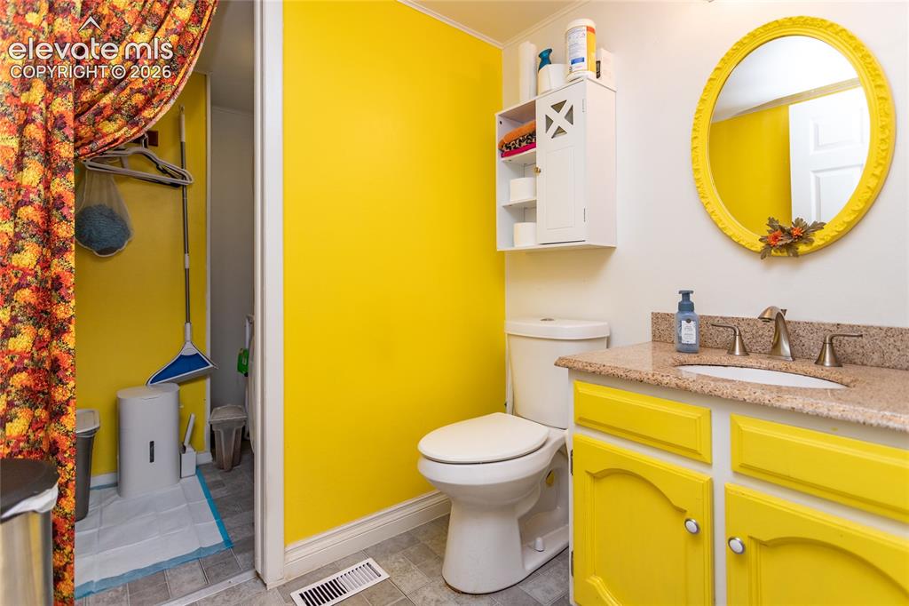 Image 13 of 41: Bathroom