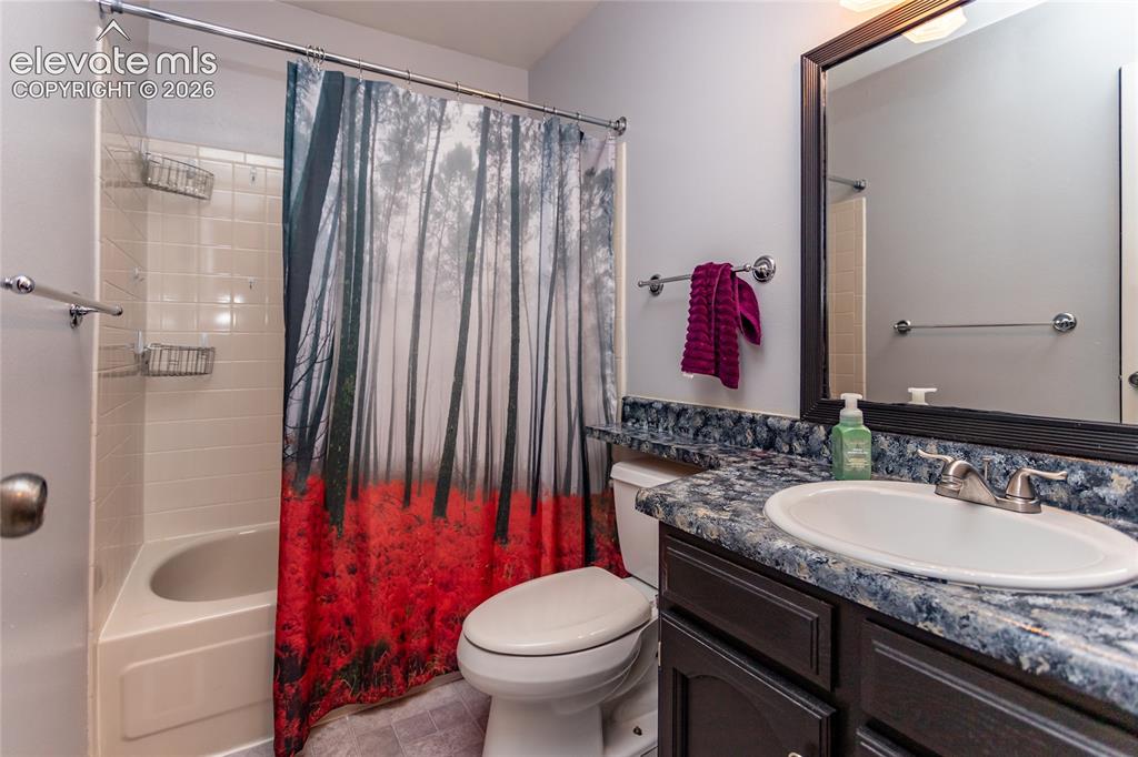 Image 17 of 41: Bathroom