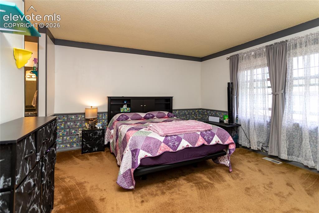 Image 23 of 41: Master Bedroom