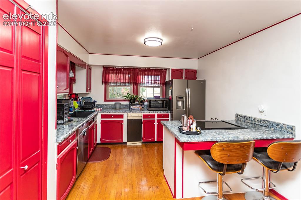 Image 4 of 41: Kitchen