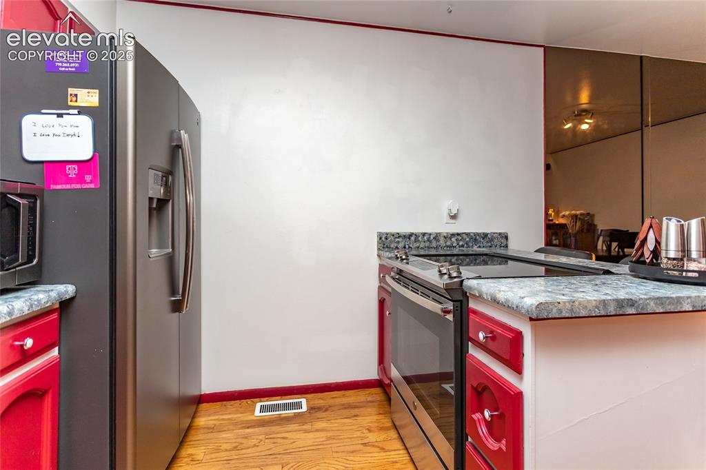 Image 5 of 41: Kitchen
