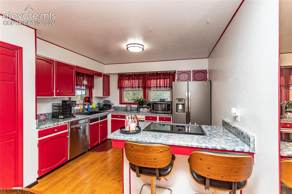 Image 6 of 41: Kitchen