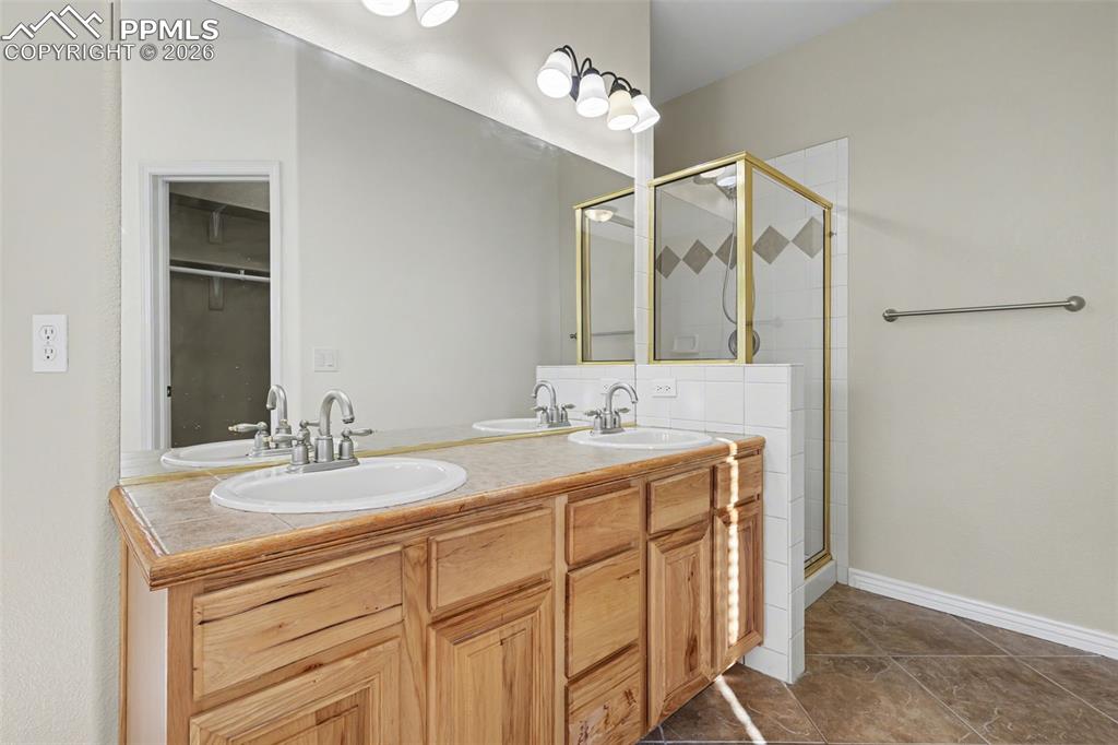 Image 12 of 42: Bathroom