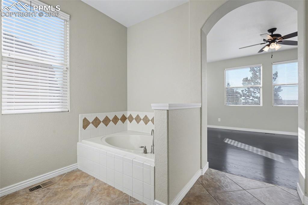 Image 13 of 42: Bathroom