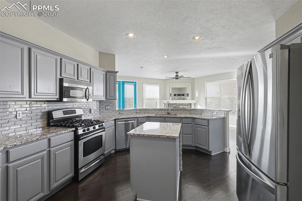 Image 7 of 42: Kitchen