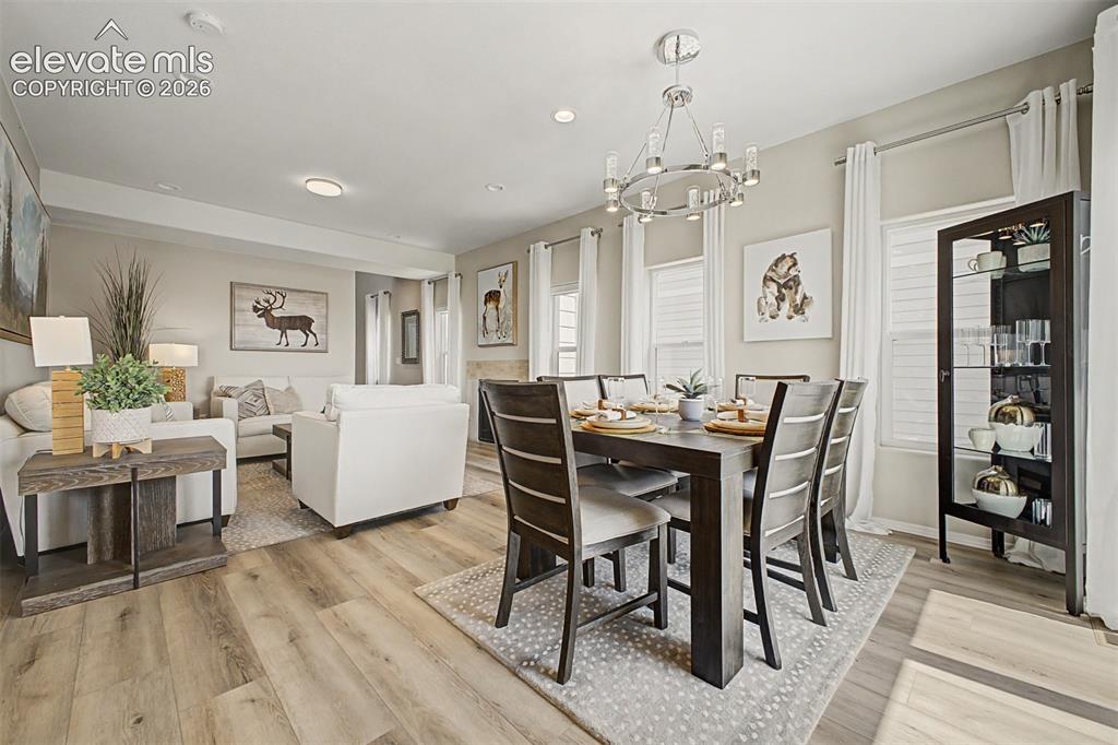 Image 13 of 49: Dining Area