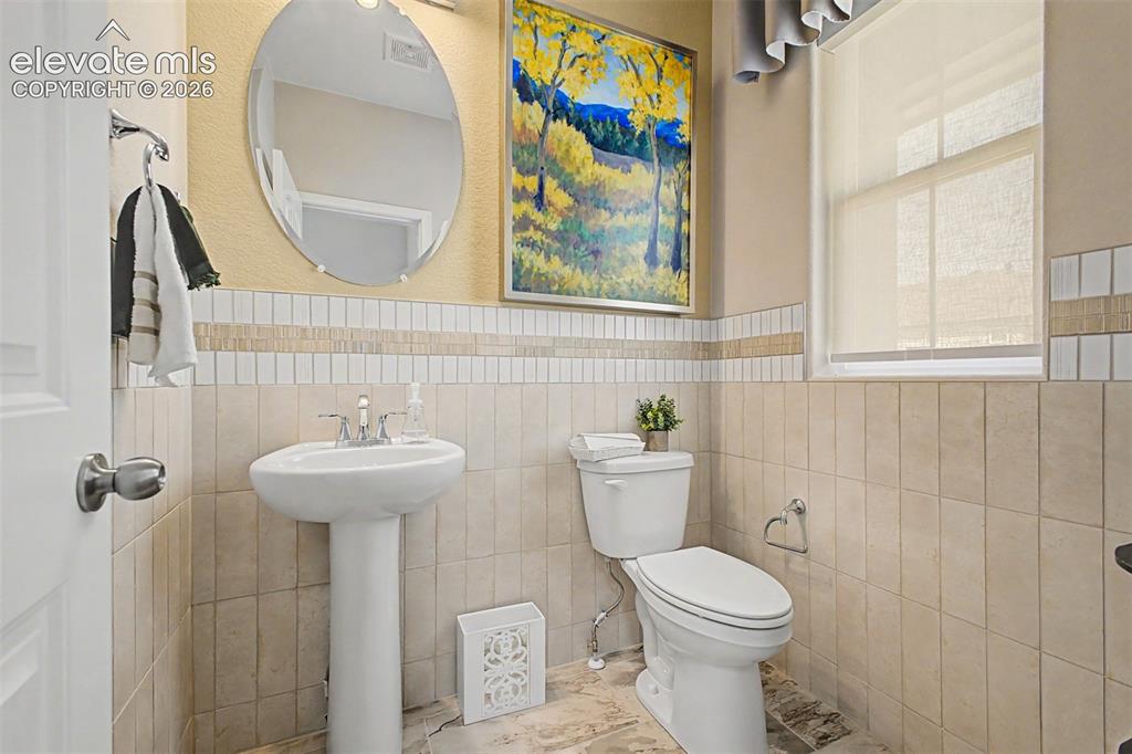 Image 20 of 49: Bathroom