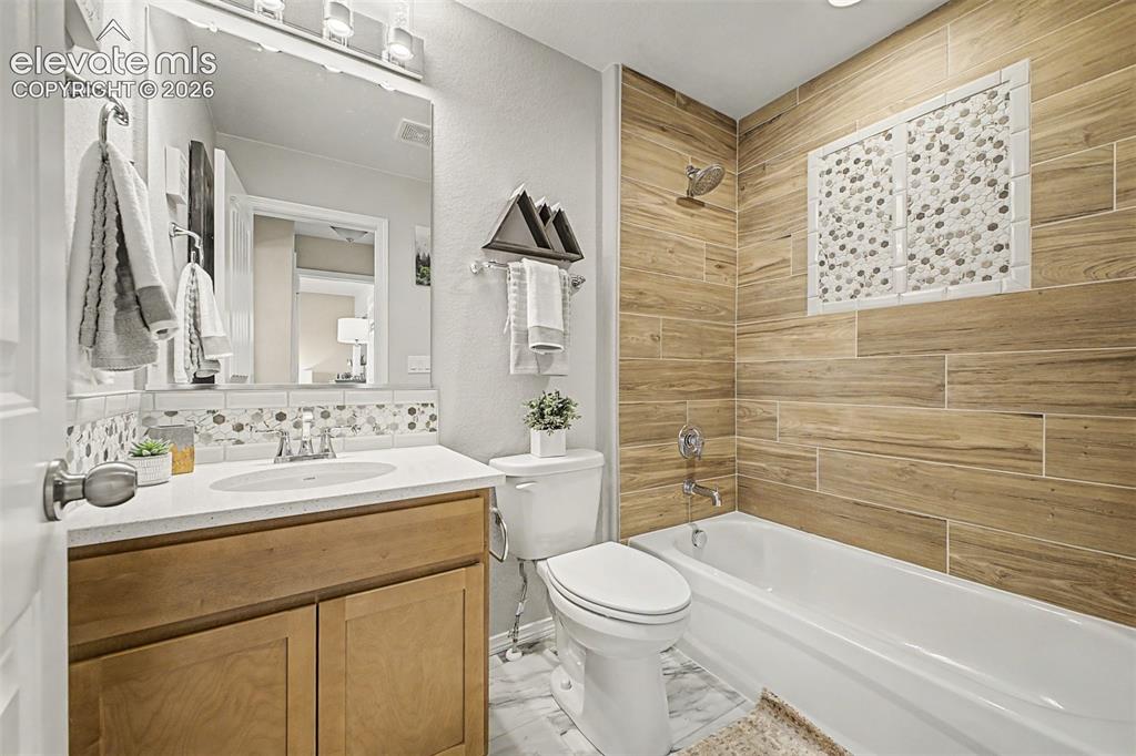 Image 43 of 49: Bathroom