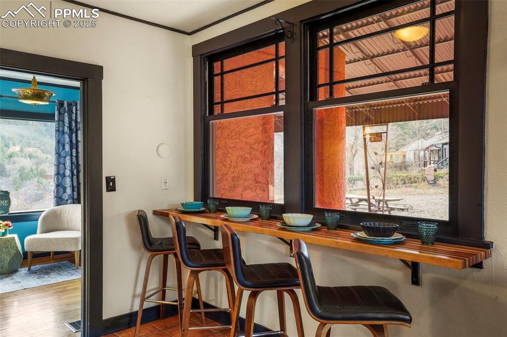 Image 30 of 47: seating for 4 at the breakfast bar