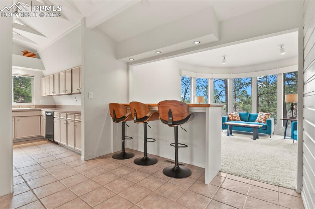 Image 14 of 49: Kitchen