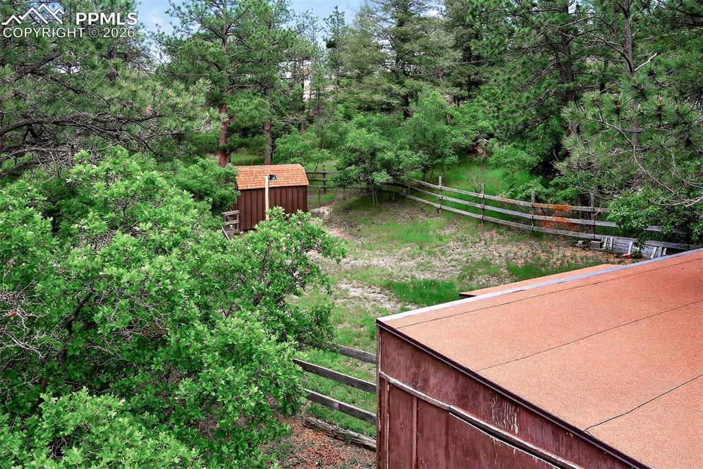 Image 46 of 49: Yard