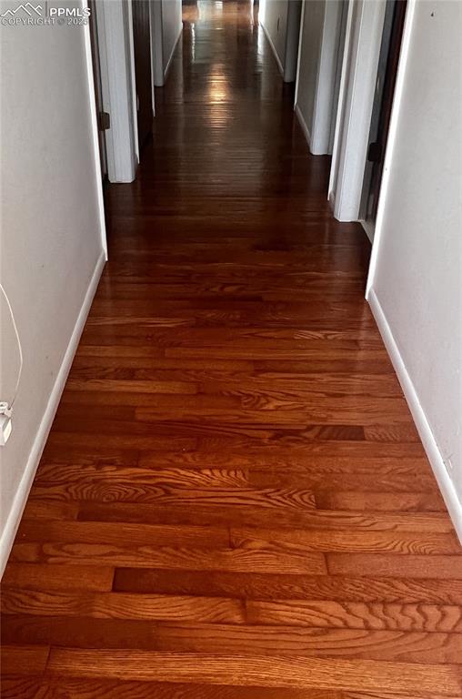Image 18 of 50: Hall to the bedrooms