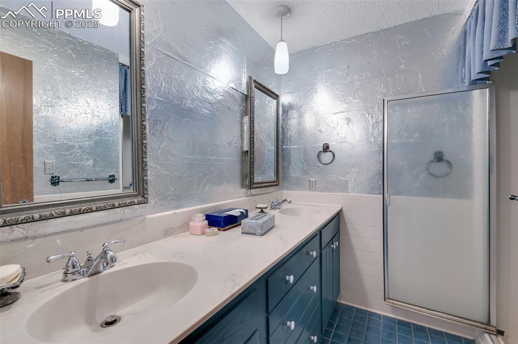 Image 31 of 50: Hall bath with double vanity and shower