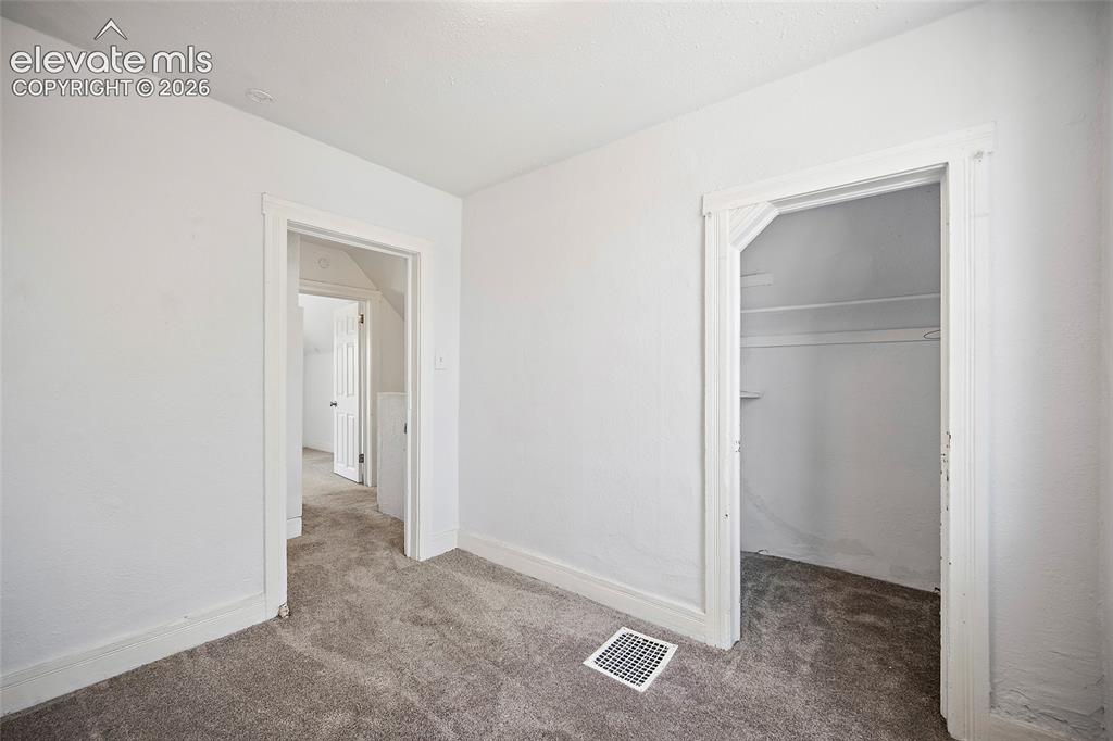Image 15 of 17: Bedroom