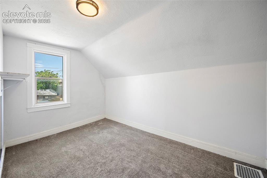 Image 16 of 17: Bonus Room