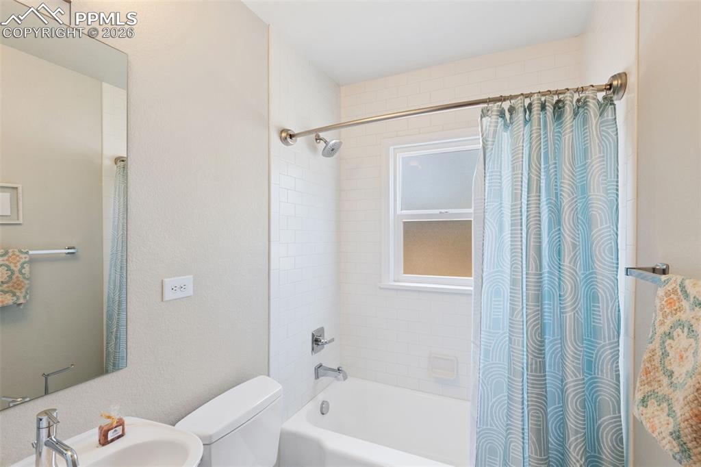 Image 13 of 26: Master Bedroom