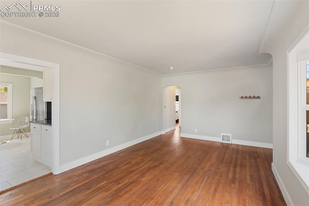 Image 5 of 26: Entry