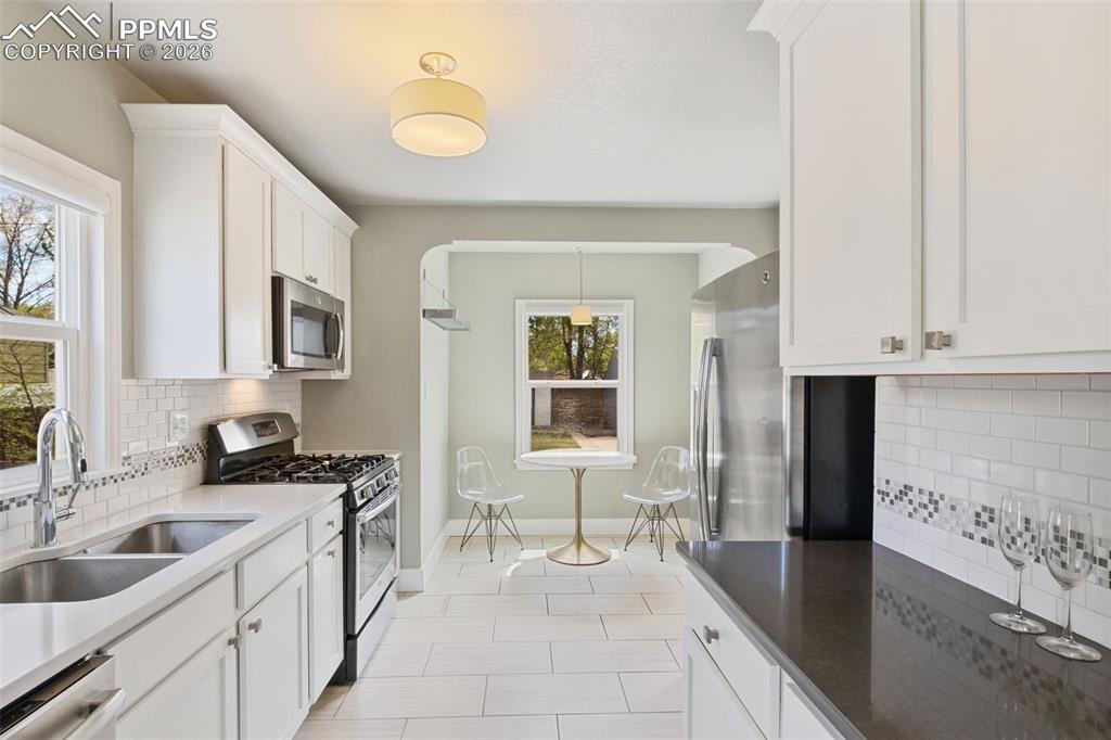 Image 7 of 26: Living Room