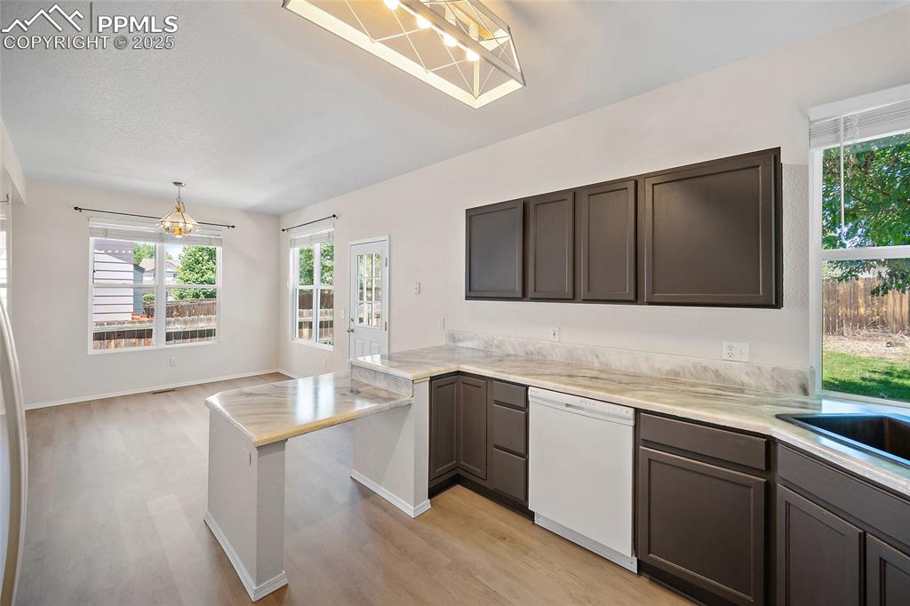 Image 16 of 46: Kitchen