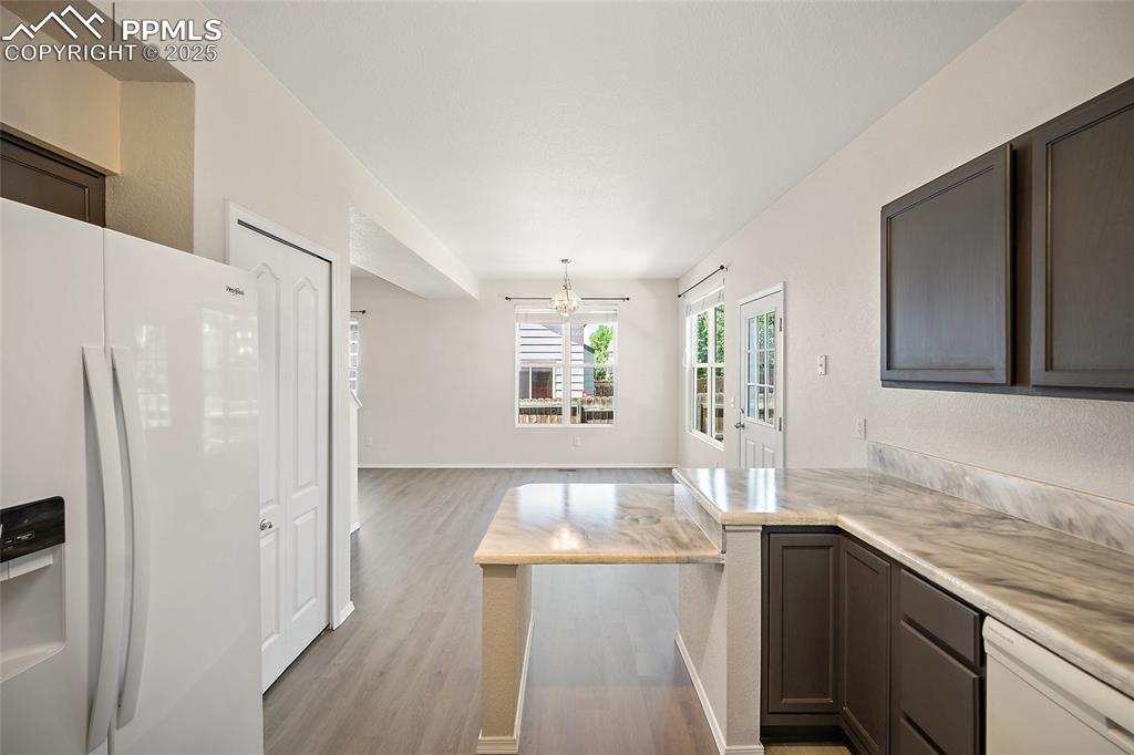Image 17 of 46: Kitchen