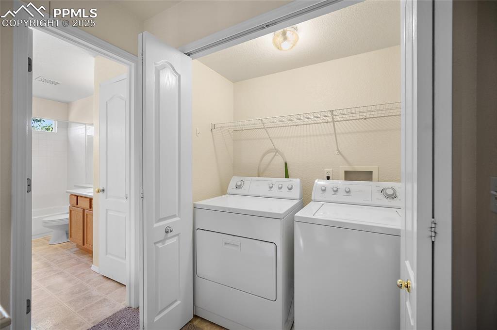 Image 19 of 46: Upper-level Laundry