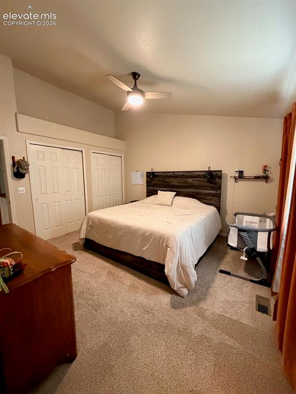 Image 16 of 27: Bedroom