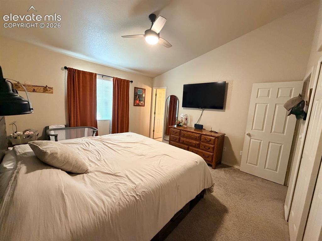 Image 17 of 27: Bedroom
