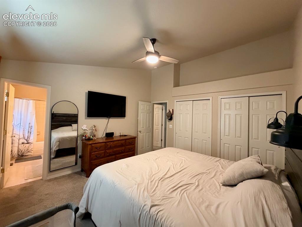 Image 18 of 27: Bedroom