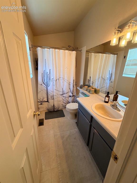 Image 20 of 27: Bathroom