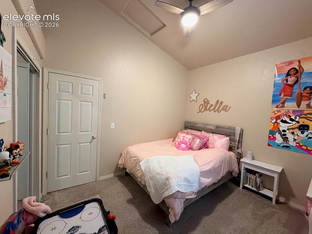 Image 21 of 27: Bedroom