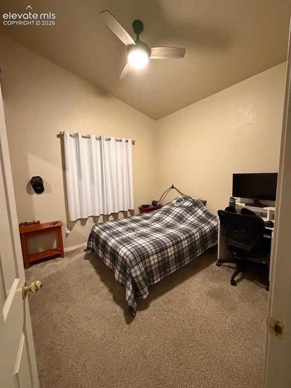 Image 24 of 27: Bedroom