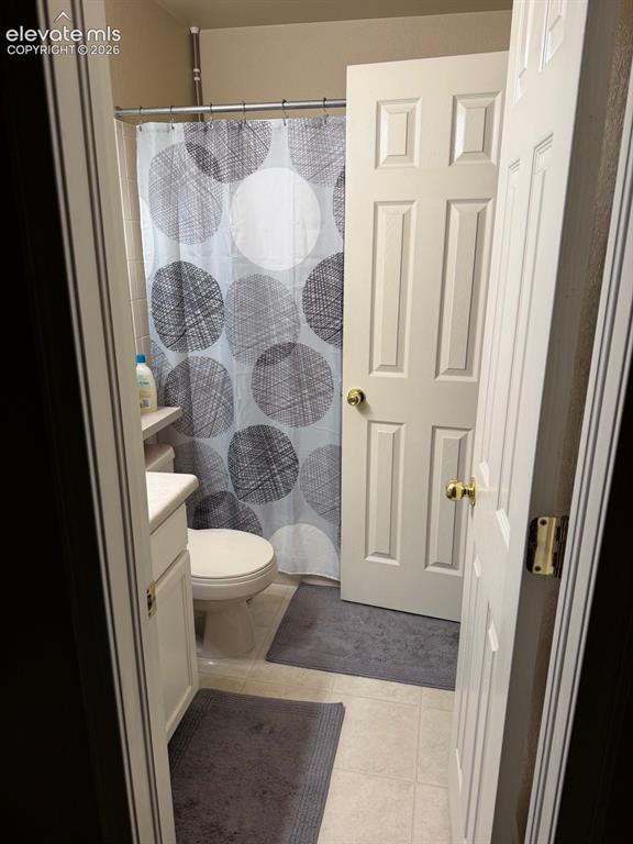 Image 25 of 27: Bathroom