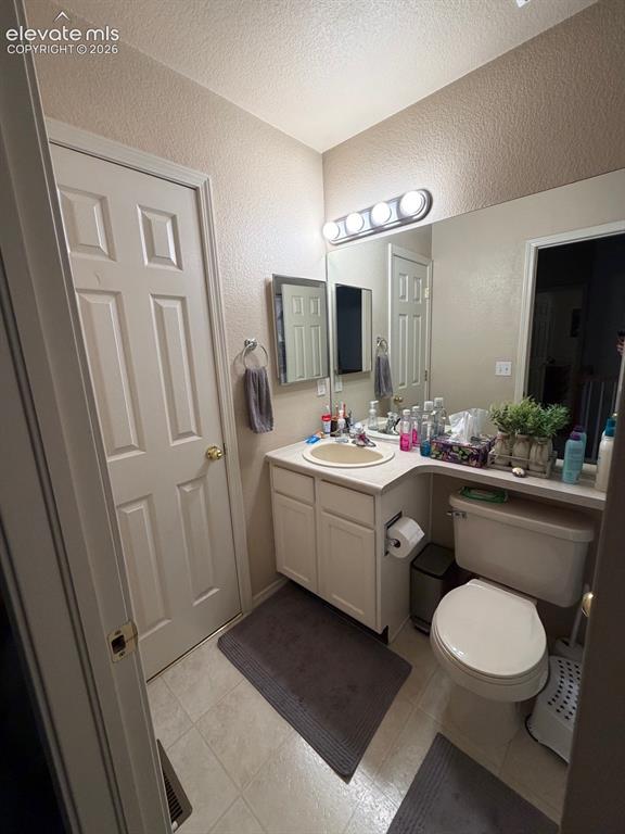Image 26 of 27: Bathroom