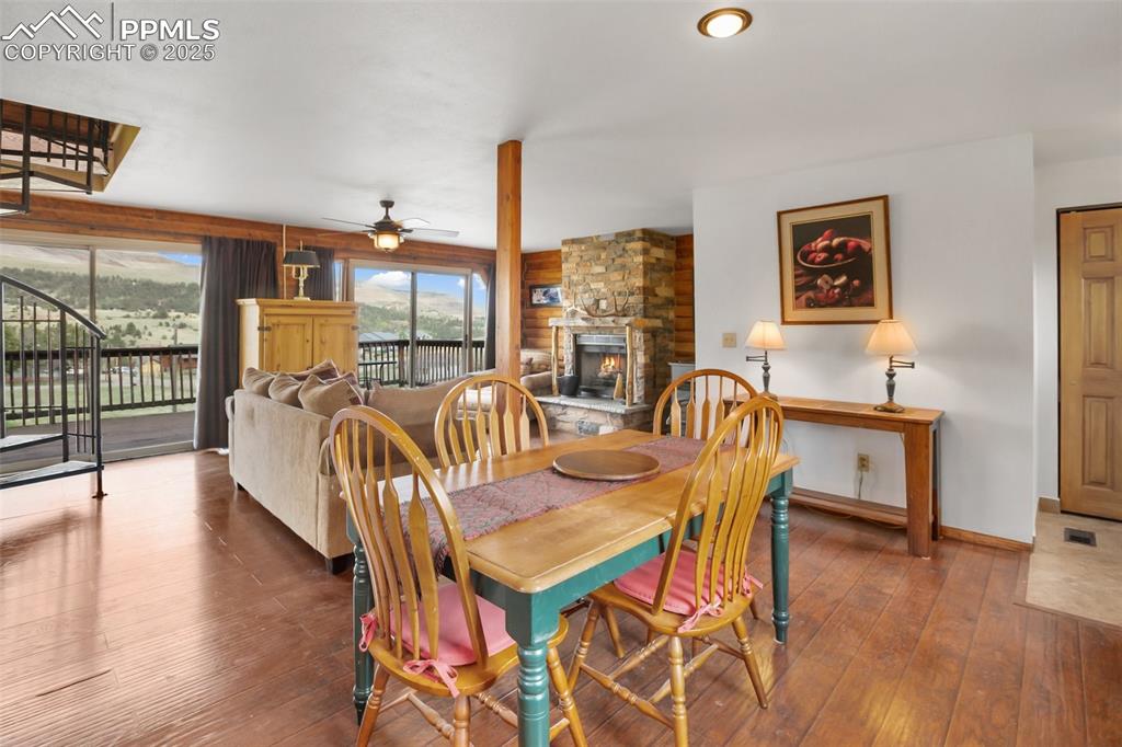 Image 10 of 30: Dining Area