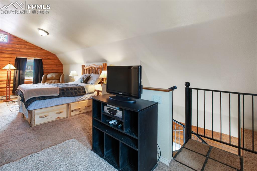 Image 16 of 30: Bedroom