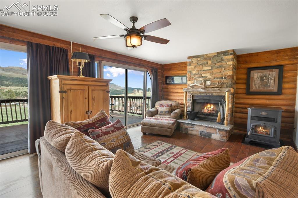 Image 9 of 30: Living Room