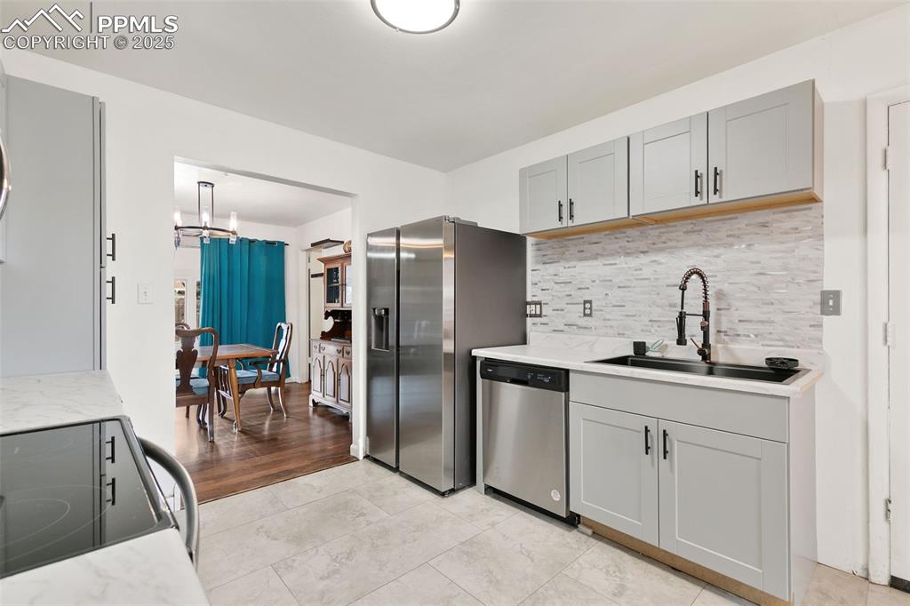 Image 11 of 29: Kitchen