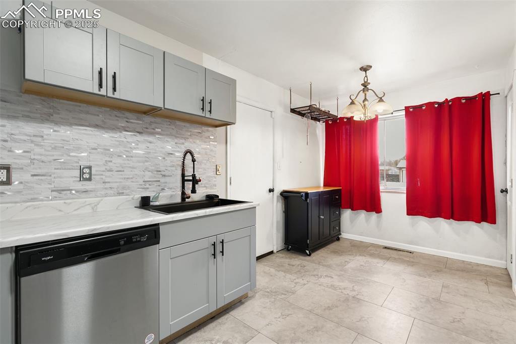 Image 13 of 29: Kitchen