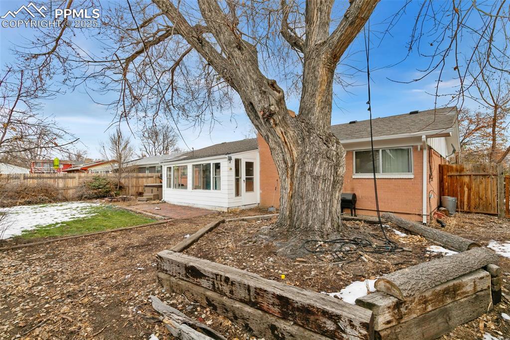 Image 26 of 29: Back of Structure