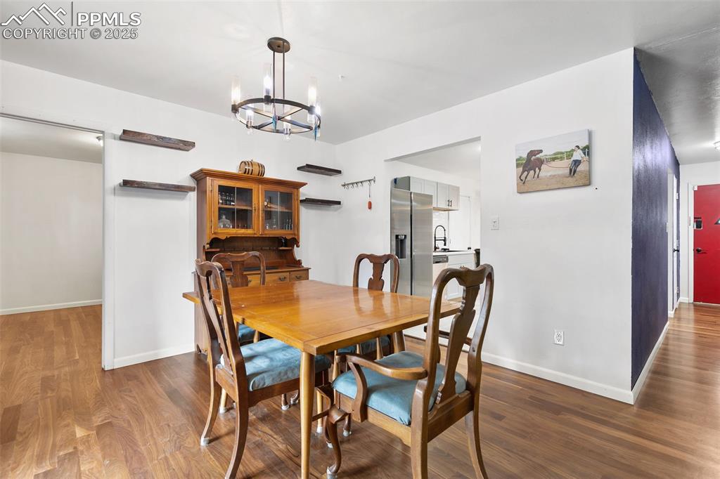 Image 7 of 29: Dining Area