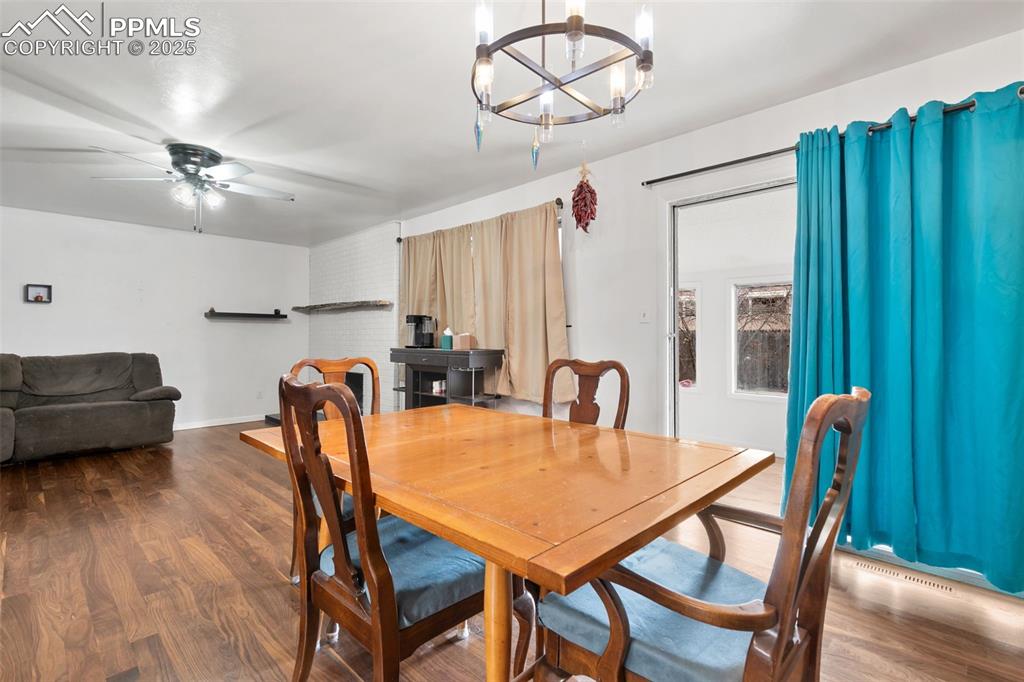 Image 9 of 29: Dining Area