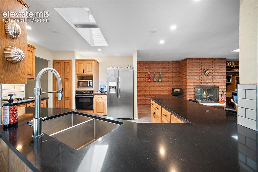 Image 15 of 40: Main level