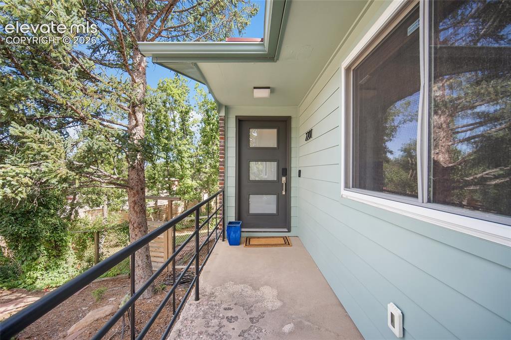 Image 8 of 40: Entry