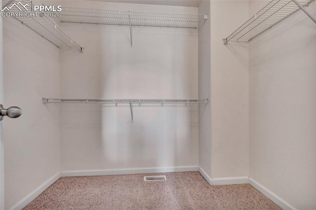 Image 27 of 38: Primary cloest, walk in