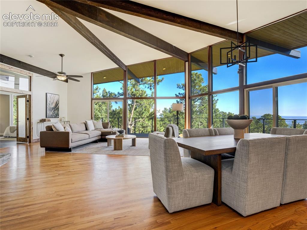 Image 13 of 46: Dining Area