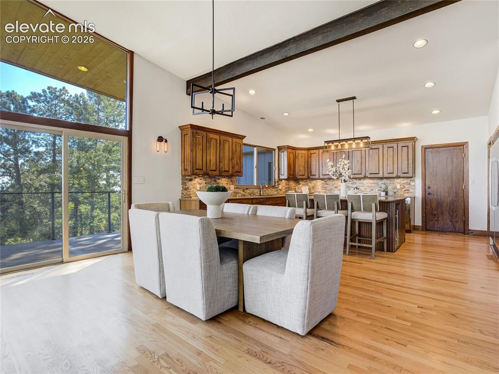 Image 14 of 46: Dining Area